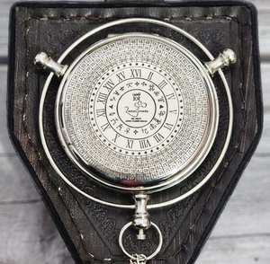 Brújula Alethiometer de Latón Grabada Personalizada, Regalo Único para Llevar en el Bolsillo, para Bautizos, Cumpleaños, Senderismo y Campamento - Product Image 5