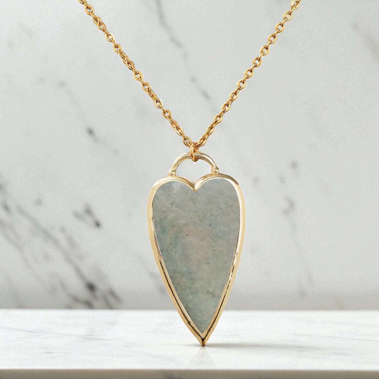 แอมะซอไนต์