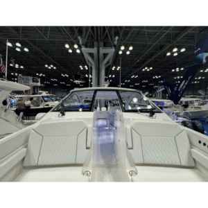 Embarcación de Pesca Pursuit DC 365 2026, Longitud de 12.1-16 m, Velocidad Máxima de 51.3 MPH, Motor Yamaha - Product Image 6