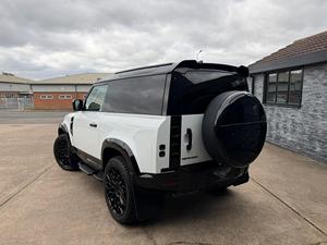 NUEVO MODELO 2023 LAND ROVER DEFENDER D250 HSE, MOTOR <4L, 4X4, VOLANTE A LA IZQUIERDA, INTERIOR OSCURO, TECHO SOLAR, 6 ASIENTOS, 5 PUERTAS - Product Image 5