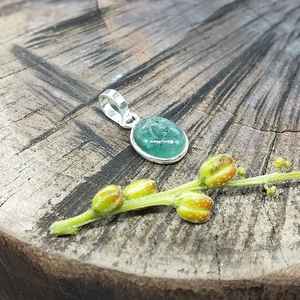 925 Sterling Silver Bohème Designer Artisan Fabriqué À La Main Pendentif Naturel Emeraude Lunette Réglage À La Main Bijoux En Argent - Product Image 3