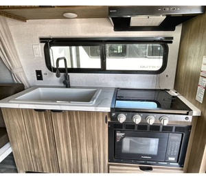 Remolque Camper F-o-r-e-s-t R-i-v-e-r W-i-l-d-w-o-o-d F-s-x 260R-T-K Usado en Excelentes Condiciones, Modelo 2026, en Venta para Camping y Viajes - Product Image 6