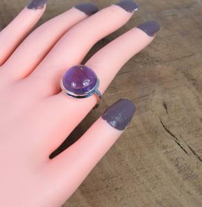 Bague en argent sterling de style classique avec pierre précieuse améthyste ronde pour fiançailles, mariage, anniversaire ou usage quotidien - Product Image 2