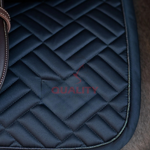 Tapis de selle anglais le plus vendu construction respirante doublure douce finition durable soutien confortable coussin de selle conçu - Product Image 2