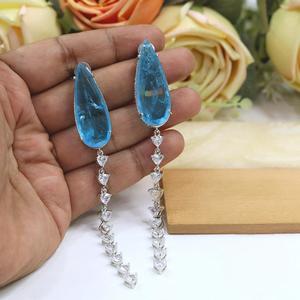 Pendientes de Diseño Glamorosos de Primera Calidad con Baño de Plata y Piedras de Circonita Cúbica, Colección para Bodas y Fiestas para Mujeres y Niñas - Product Image 1