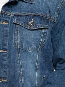 Veste en jean bleu classique Style camionneur en jean vintage avec fermeture à boutons et poches poitrine Couleurs OEM disponibles - Product Image 4