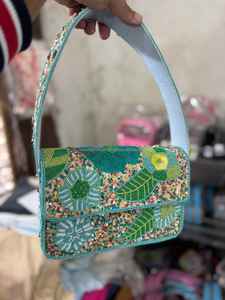 Bolso Bandolera de Alta Calidad con Bordado de Cuentas, Hecho a Mano con Cuentas de Semillas para un Look Elegante, Bolsos de Hombro para Mujer - Product Image 5