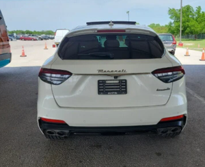 2022 Masera Ti Levante Modena S AWD 3.0L Twin Turbo Gas 8 vitesses avec caméra arrière 430bhp sièges en cuir de direction gauche soigneusement utilisés - Product Image 1