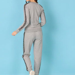 Chándal transpirable ligero para mujer de tendencia superior Top de patrón sólido informal de buena calidad para invierno con logotipo personalizado - Product Image 3
