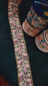 Tissu durable en dentelle douce pour robes Sarees Lehengas et vêtements de mode Prix de gros disponible auprès d'un fournisseur de confiance - Product Image 6