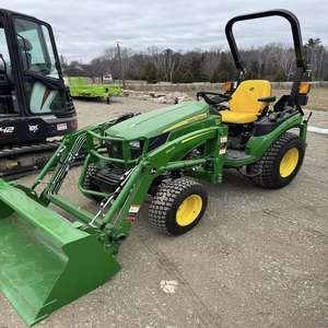 Tractor Agrícola John Deere 3025E de 70 CV con Tracción en las 4 Ruedas, Motor, Caja de Cambios y Bomba - Buen Precio y Entrega Rápida - Product Image 2