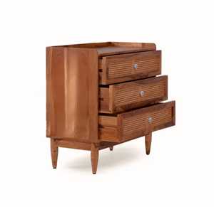 Mesita de noche de 3 cajones de madera maciza con frentes de ratán de caña y patas cónicas para almacenamiento en el dormitorio - Product Image 1