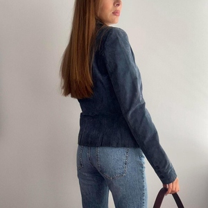 แจ็กเก็ตหนังกลับแฟชั่นสำหรับผู้หญิงเสื้อแจ็กเก็ตหนังนิ่มนุ่มการออกแบบที่หรูหรามีกระดุมให้ความอบอุ่นในฤดูหนาวสไตล์สตรีทแวร์กันลม - Product Image 2