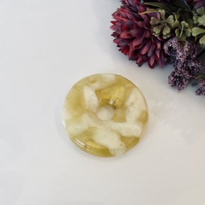Colgante de Ámbar Báltico Amarillo y Blanco en Forma de Donut, Collar de Ámbar Natural Circular; Colgante Único de Ámbar Báltico en Forma de Donut - Product Image 5