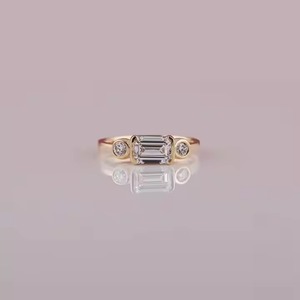 Bijoux de mariage en or de luxe Bague de fiançailles solitaire en diamant taille émeraude avec bague pour femmes taille ronde - Product Image 1