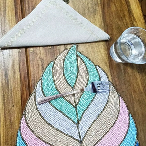 Manteles Individuales de Vidrio Hechos a Mano con Cuentas, 12x12 Pulgadas, Diseño Moderno y Lujoso para Bodas, Decoración de Mesa de Comedor con Diseño de Girasol - Product Image 1