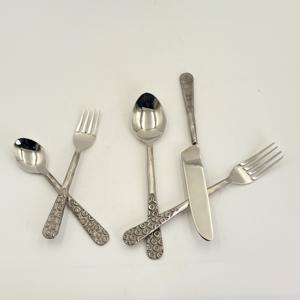 Juego de Cubiertos Reutilizables de 5 Piezas con Caja, Cubiertos de Acero Inoxidable de Alta Calidad para el Hogar, Restaurante y Regalo de Boda - Product Image 6