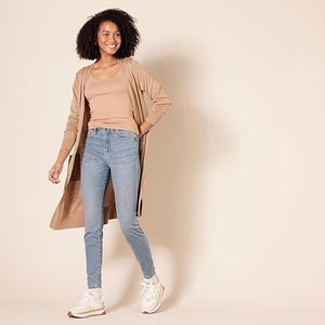 Elegante y versátil Slim Fit Crop Top Your GoTo para sesiones de gimnasio o Casual Chic, elaborado con cuidado en Bangladesh - Product Image 3