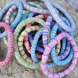 Bracelets décontractés en perles de verre pour femmes du Népal Revendeur en gros Bijoux tendance de haute qualité - Product Image 5