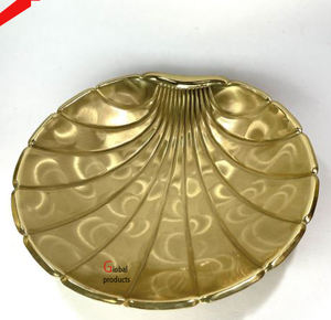 Hermoso cuenco redondo de metal con acabado dorado con diseño de flores para restaurante y bar de hotel - Product Image 4