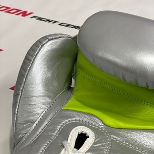 Gants de boxe professionnels en cuir de vachette tendance avec poignées, évacuation de l'humidité, antidérapants, fermeture à lacets, logo personnalisé - Product Image 4