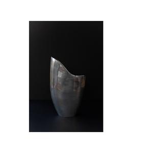 Vase à fleurs en aluminium brillant au design moderne de luxe Vase en métal fait à la main pour la décoration de sol de mariage et de maison - Product Image 2