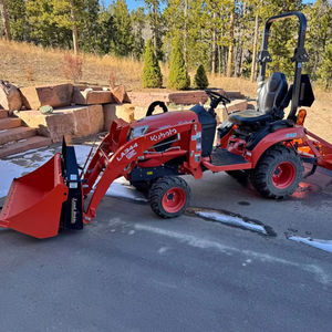 Accesorio de Cargador Frontal para Tractor Compacto 4WD L3302HST con Caja de Cambios, Equipo Agrícola - Product Image 1