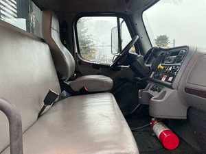 ข้อเสนอสุดพิเศษ รถบรรทุกพื้นเรียบ M2 ปี 2019 มือสอง - 220 แรงม้า เกียร์อัตโนมัติ 6 สปีด จัดส่งถึงบ้านทั่วโลก - Product Image 3