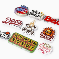 Autocollants personnalisés à faible MOQ pour site web, découpés à la forme, en PVC holographique, autocollants de dessin animé, autocollants en vinyle imperméables avec logo