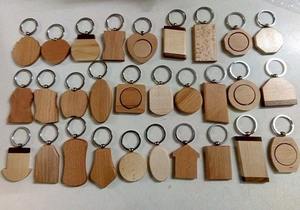 Pendentif de sac rond en bois non peint pour femme, accessoires porte-clés avec motif cœur, produit artisanal indien pour Pâques - Product Image 6