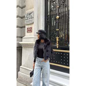 Chaleco de Piel Sintética Negra para Mujer missJANELL - Prenda Exterior sin Mangas Elegante para Looks Casuales y Elegantes, Mezcla de Poliéster Suave - Product Image 5