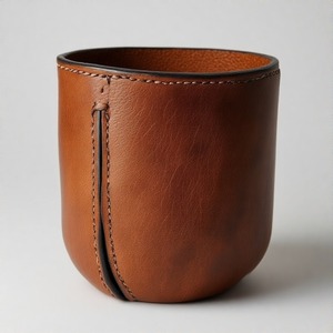 Mini maceta de cuero refinada para un estilo sutil para el hogar con detalles hechos a mano y calidez suave en cada curva - Product Image 4