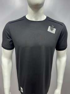 เสื้อยืดคอกลมสำหรับผู้ชายผ้าฝ้าย100% ระบายอากาศได้ดีผ้าถักนิตติ้งพร้อมรายละเอียดแบบปะทันสมัย - Product Image 5