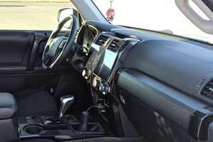 Toyota 4Runner TRD Off-Road 4x4 del 2018, usado en buen estado. - Product Image 5