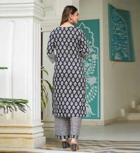 Ensemble Kurta Droit en Rayonne Imprimé Floral Noir pour Femmes avec Col Rond et Manches 3/4 Associé à un Pantalon Imprimé Zig Zag Assorti - Product Image 2