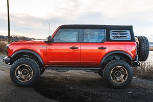 Ford Bronco Big Bend 2023 USADO EN EXCELENTES CONDICIONES ~1,200 Millas Diésel V8 4WD Bajo Kilometraje Volante a la Izquierda Asientos de Cuero Neumáticos R21 Interior Oscuro - Product Image 2