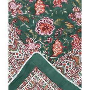 Cubrecama de Lujo con Estampado Floral, Hecho a Mano con Técnica de Bloques, en Algodón, Disponible en Tamaños Individual, Queen y King, Suave, con Costuras Personalizadas - Product Image 1