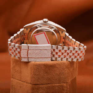 Reloj de oro de lujo para hombre, reloj de pulsera de cuarzo con números romanos de diamante completo, estilo de joyería de Hip Hop, reloj de moda al por mayor - Product Image 3