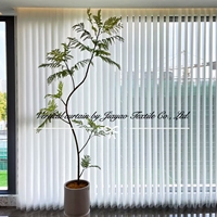 Stores verticaux de pare-soleil intelligents électriques de style rideau, tissu de rideau de rêve luxueux