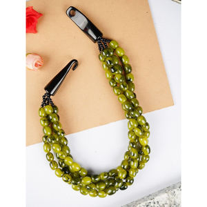 Collier ras du cou statement fait main multicouche et épais pour femme, finition brillante, motif modèle, perles en résine multicolores, ange - Product Image 1