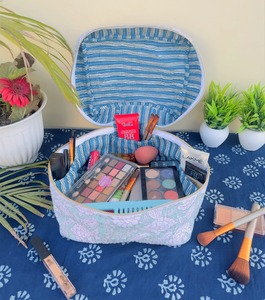 Étui en coton vintage fait à la main avec fermeture à glissière, écologique, résistant à l'eau et durable, rangement de maquillage pour femmes - Product Image 3