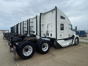 Camión Semirremolque Kenworth T680 Sleeper 2022 Usado, Techo Elevado de 76 Pulgadas, Motor Cummins de 450 HP, Transmisión Automática Endurant de 12 Velocidades, Bajo Kilometraje - Product Image 3