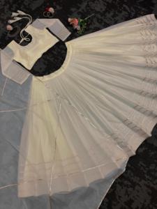 Lehenga choli ชุดงานแต่งงานออกแบบด้วยการพิมพ์ดิจิตอลที่มีขอบลูกไม้ - Product Image 3