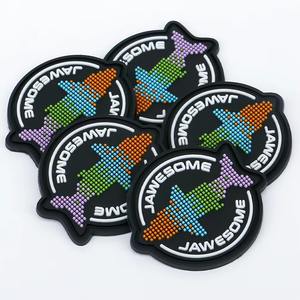 Patchs en caoutchouc souple 3D personnalisés de haute qualité avec logo en relief, motifs de cœur et de fleurs, à repasser sur les vêtements - Direct usine - Product Image 6