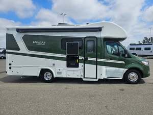 Autocaravana Coachmen 2025 con Motor Diésel, Vehículo Recreativo Premium con Instalaciones Completas para Viajes Familiares y Campamentos, Disponible - Product Image 2