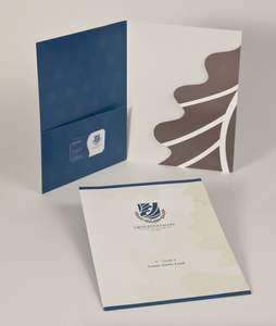 Carpetas de presentación A4 personalizadas con ranura para tarjeta de visita Papel de dos bolsillos - Product Image 2