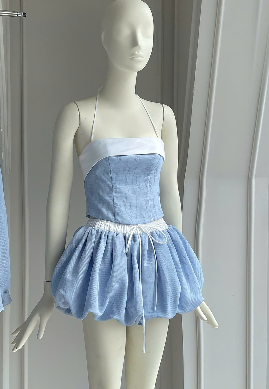 สีน้ำเงิน-เกาะอกด้านบนและกระโปรง