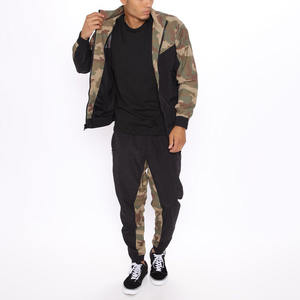 OEM logotipo personalizado hombres Casual último diseño personalizado hombres Slim Fit cremallera completa Camo V patrón chándal hombres Jogging traje chándal - Product Image 1