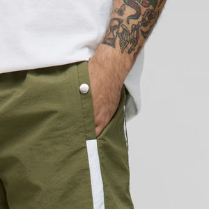 Shorts cargo pour hommes en tissu de coton 2026, couleur unie, taille élastique, logo personnalisé, service OEM pour les acheteurs en gros, prix de gros - Product Image 4