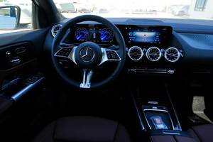 Mercedes-Benz EQA 260 Usata 2025, SUV 5 Posti, Automatica, Sedili Elettrici con Aria Condizionata |   Pronto per l'esportazione - Product Image 2